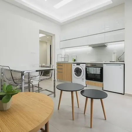 Apts. For Large Group With Parking & Yard Apartment *