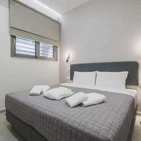 Apts. For Large Group With Parking & Yard *