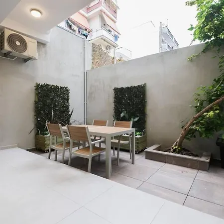 Apts. For Large Group With Parking & Yard *