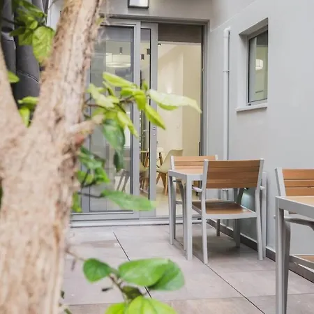 Apartment Apts. For Large Group With Parking & Yard *