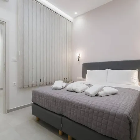 Apts. For Large Group With Parking & Yard Apartment *