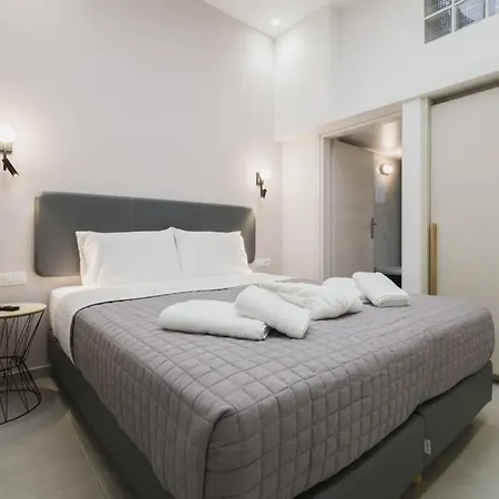 Apartment Apts. For Large Group With Parking & Yard *