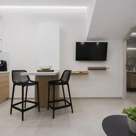 Apts. For Large Group With Parking & Yard Apartment